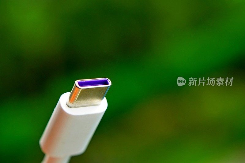 USB - c线缆前视图